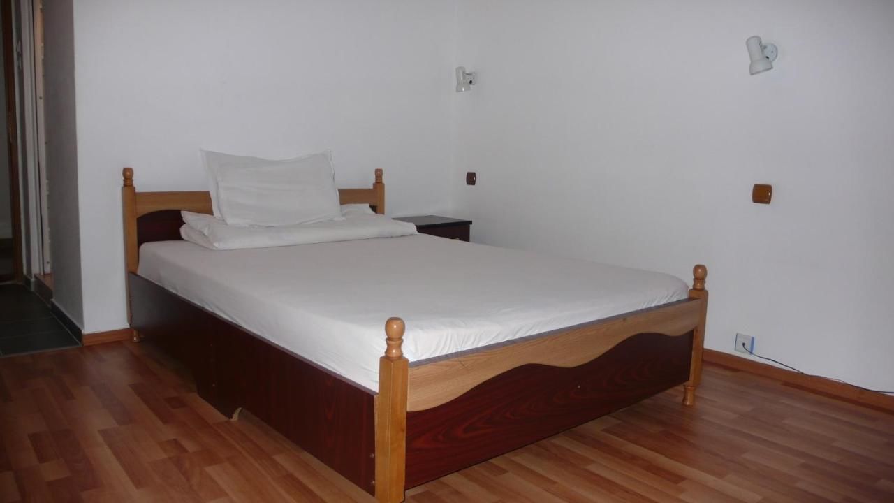 Отель Hotel Uranus Бухарест