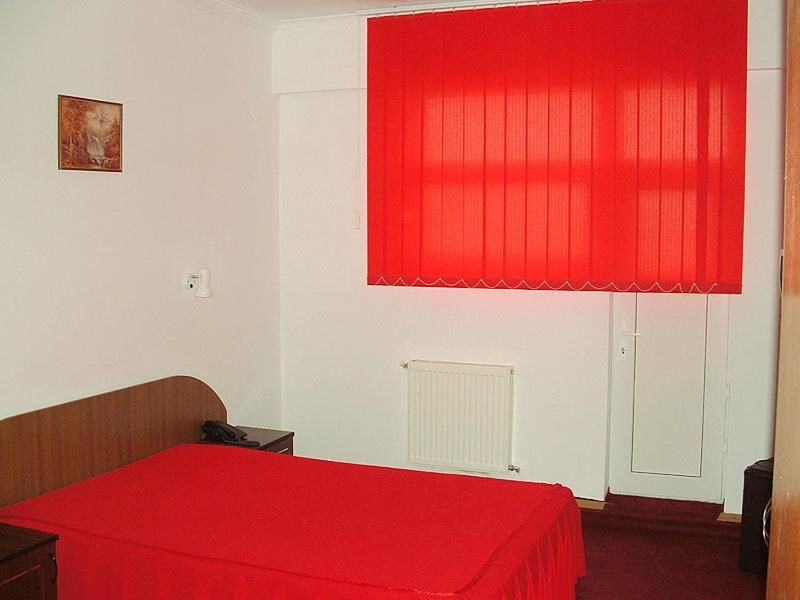 Отель Hotel Uranus Бухарест