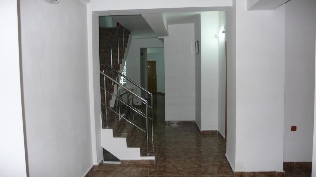 Отель Hotel Uranus Бухарест-29