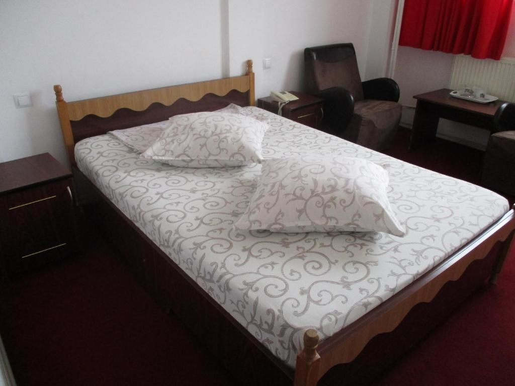 Отель Hotel Uranus Бухарест