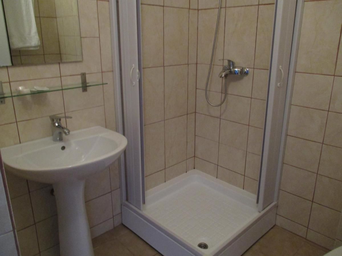 Отель Hotel Uranus Бухарест