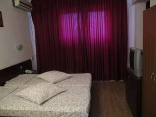 Отель Hotel Uranus Бухарест-7