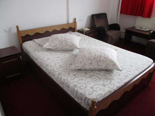 Отель Hotel Uranus Бухарест-3