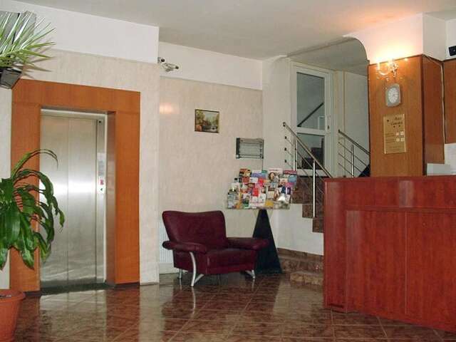 Отель Hotel Uranus Бухарест-12