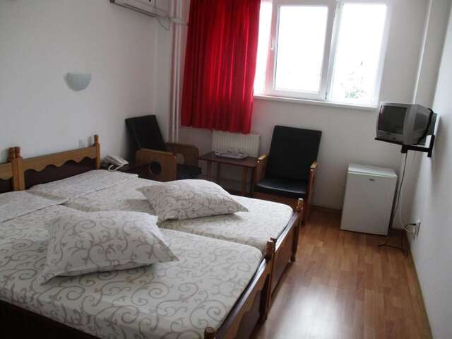 Отель Hotel Uranus Бухарест-5