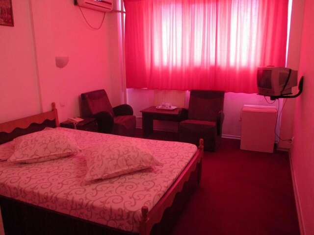 Отель Hotel Uranus Бухарест-11